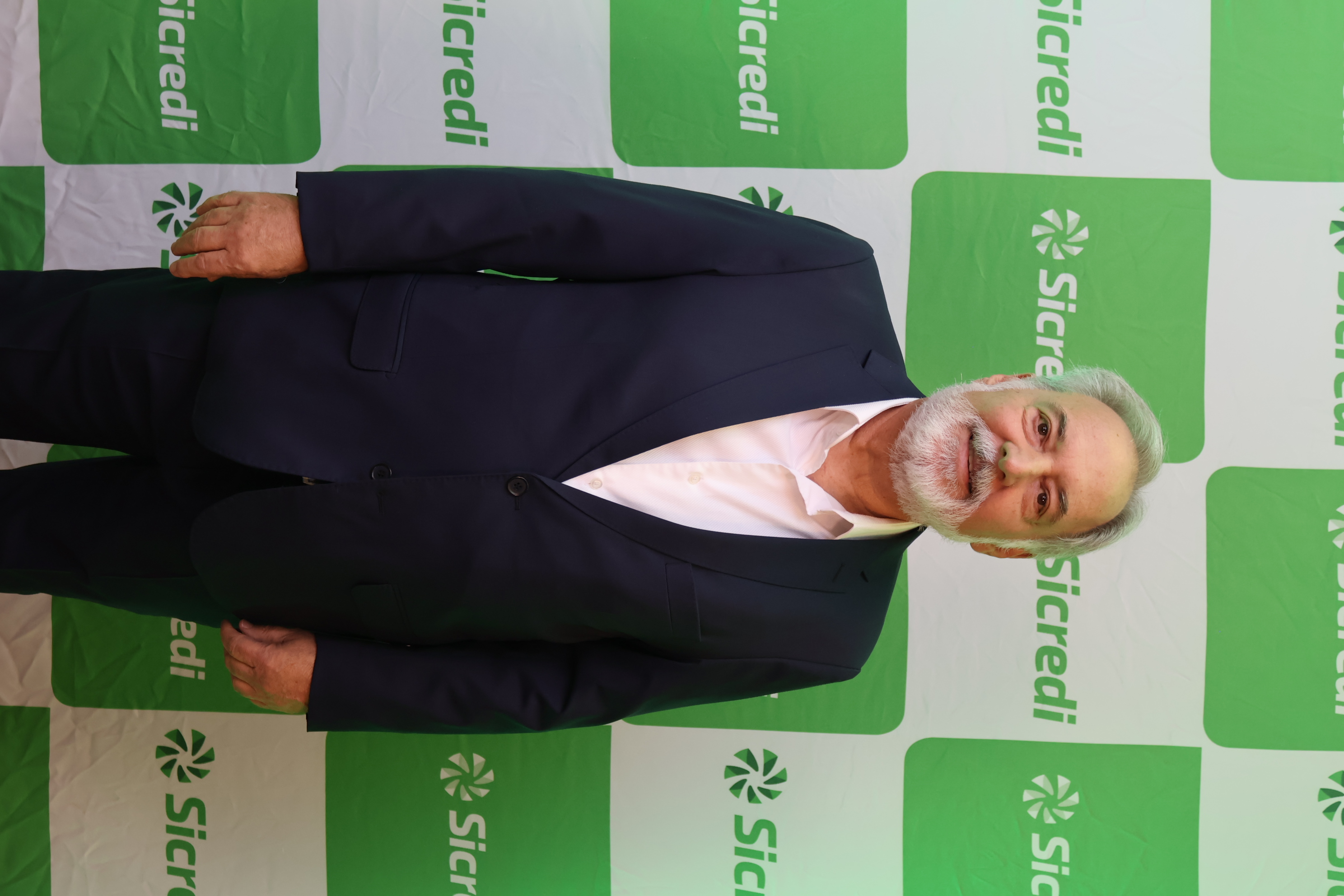 Sicredi Centro Oeste Paulista lança Prêmio Coonexões em noite de celebração com comunicadores da região Evento celebra o jornalismo regional e apresenta prêmio que valoriza o cooperativismo e o desenvolvimento local.